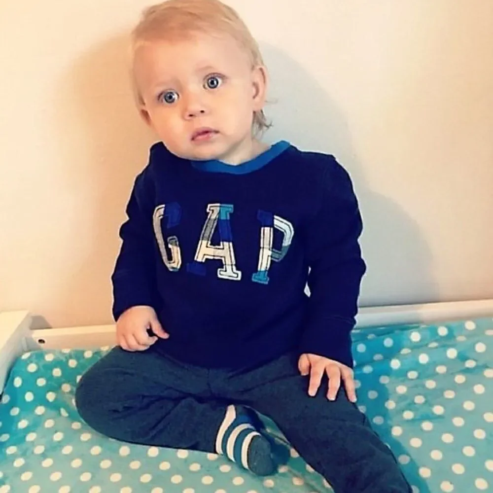 BABY GAP LOGO SWEATSHIRT